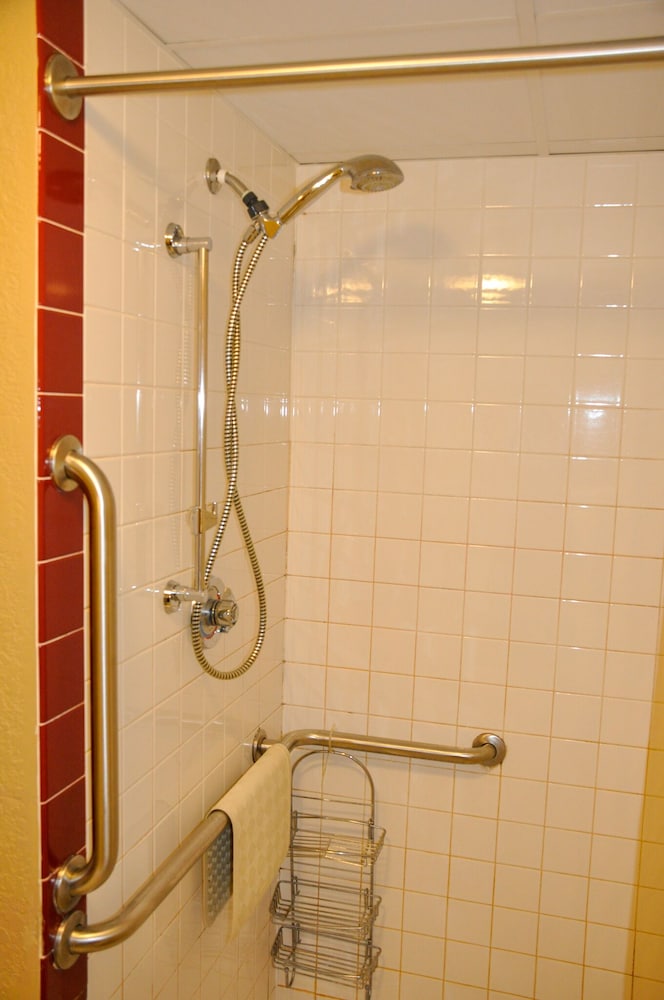 AmericInn by Wyndham Clear Lake 50/52