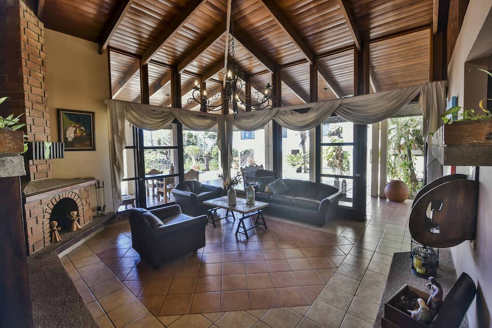 La Riviera Hotel Bed And Breakfast 25/50