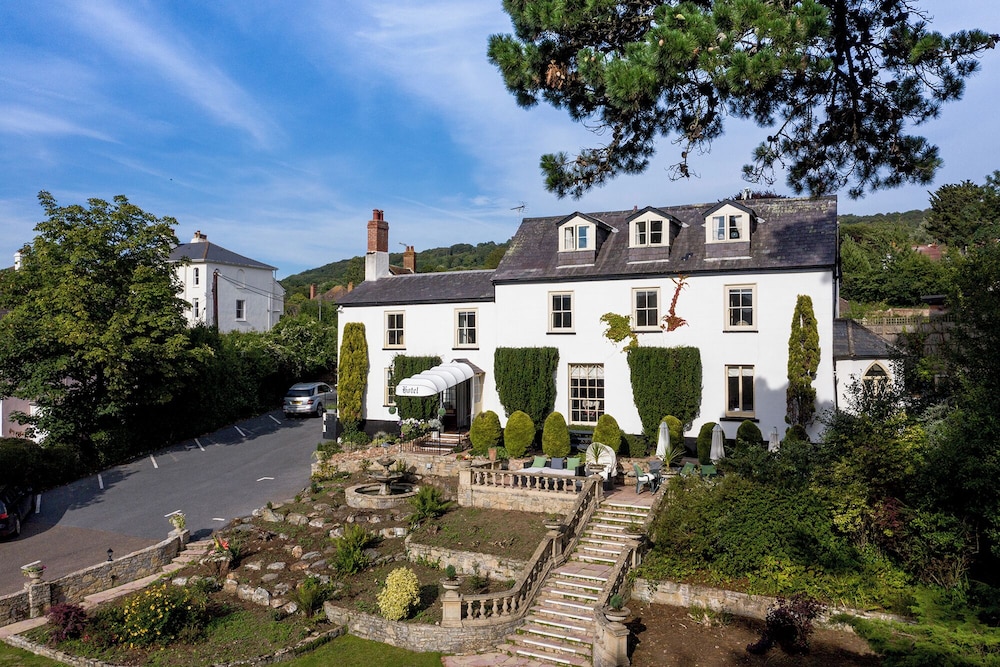 Mount Pleasant Hotel 40/50