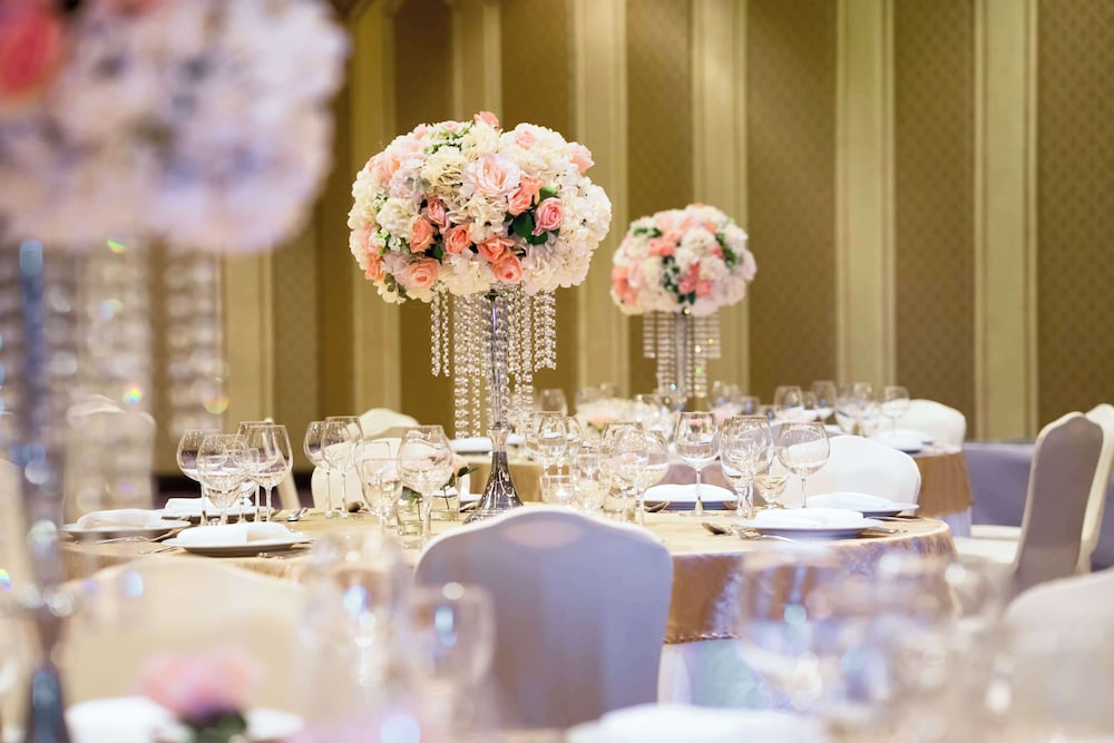 AVANI Khon Kaen Hotel and Convention Centre 29/69