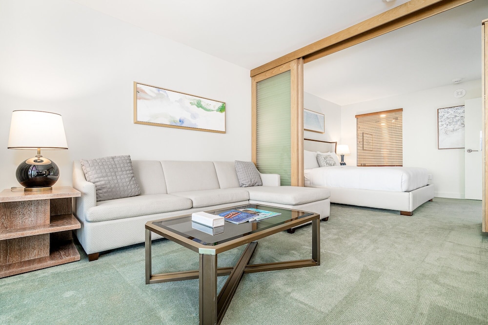 Real Select at the Ritz Carlton Residences, Waikiki Beach 30/50