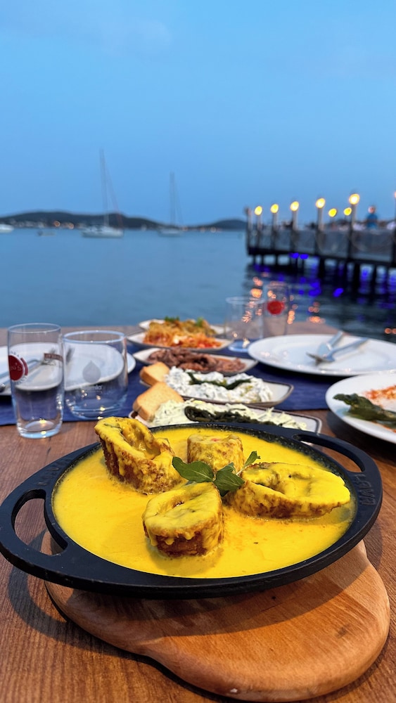 Cunda Ezer Otel 49/63