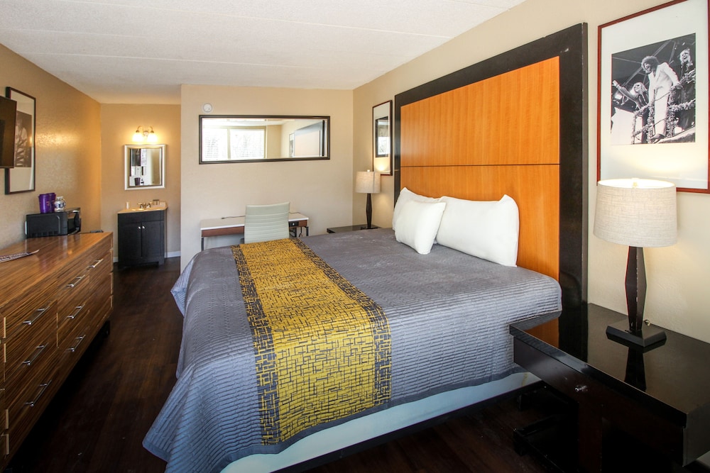 APM Inn & Suites 32/54