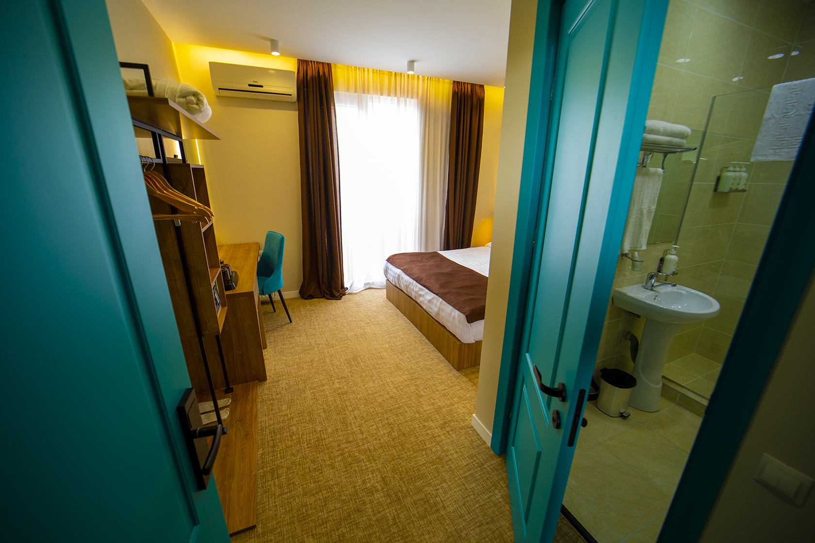 غرفة بسرير مزدوج أو سريرين منفصلين بشرفة، City Inn Tbilisi 6/8