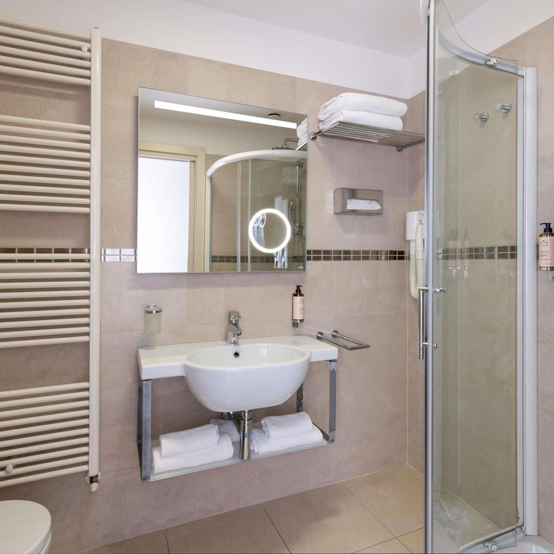 Classic, Twin Beds, Side Sea View, Balcony، MERCURE RIMINI ARTIS 9/10