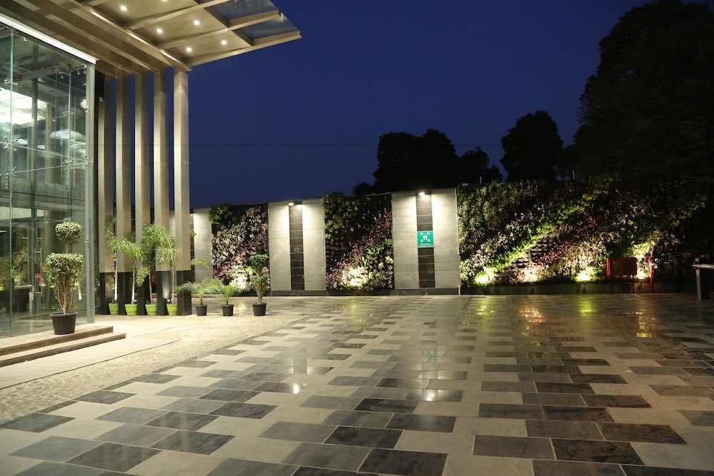 Radisson Lucknow City Center 56/64