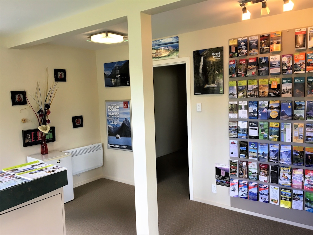 Fiordland Lakeview Motel and Apartments 54/67