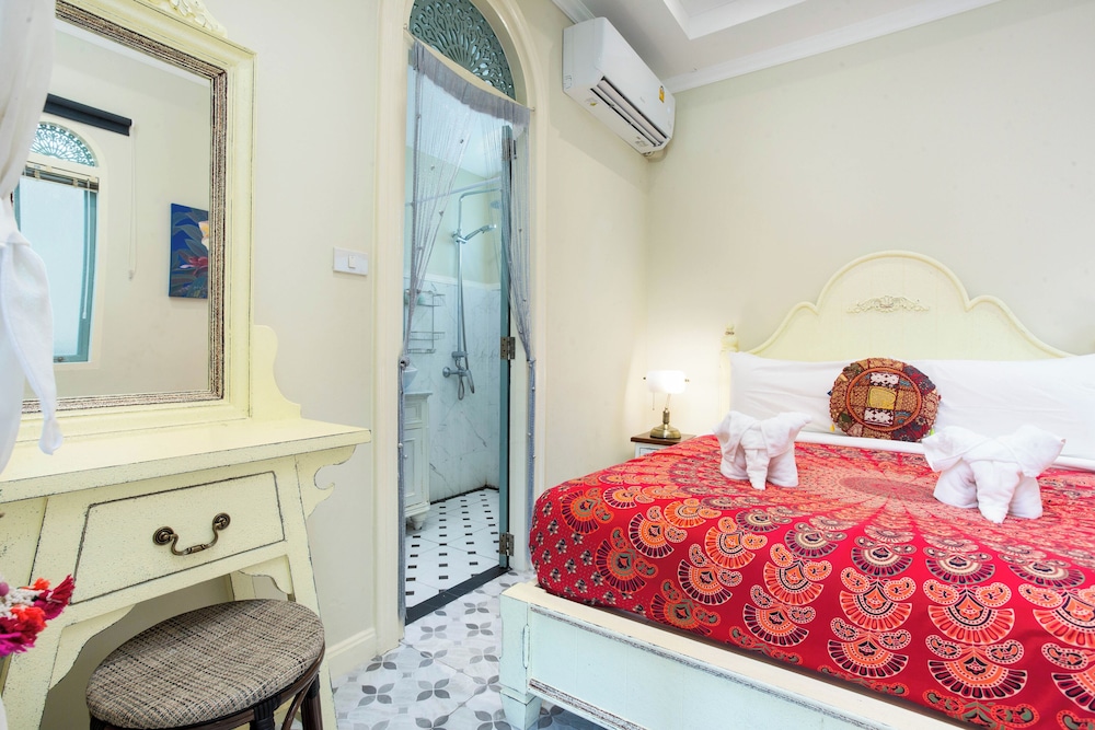 DELUXE, STUDIO, QUEEN BED