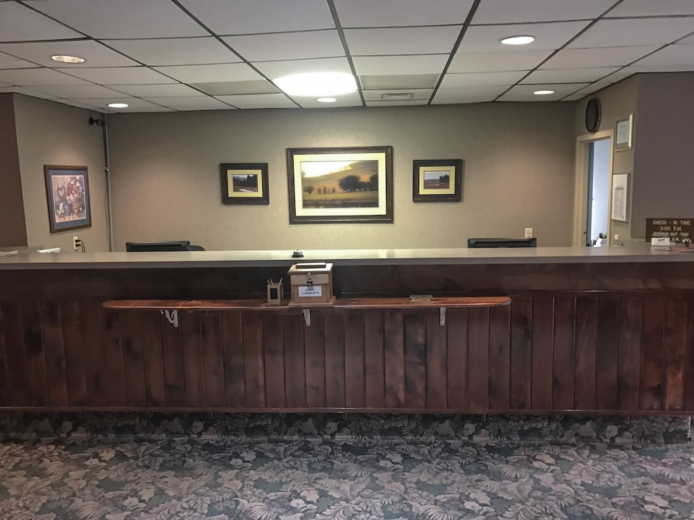 Carriage House Country Club 1/50
