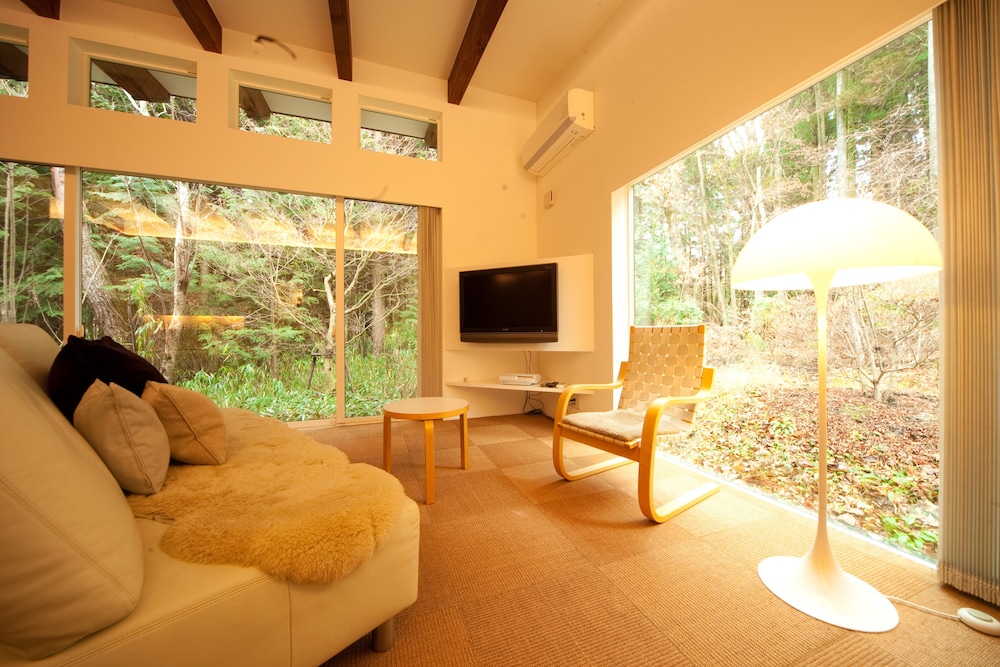 Forest Inn Born 14/19