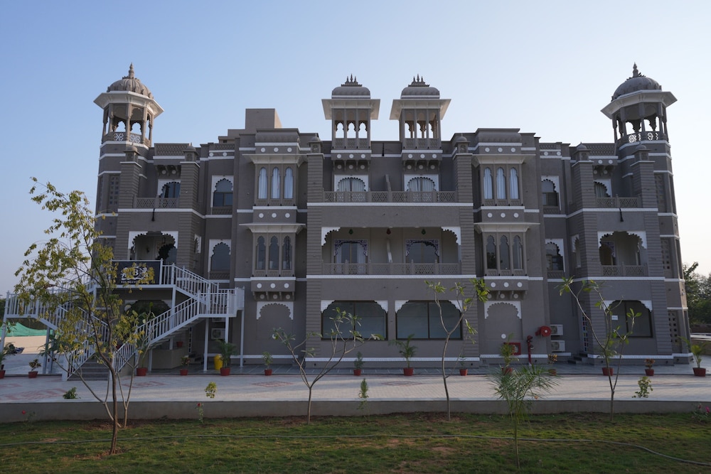 The Biletha Bagh 7/24