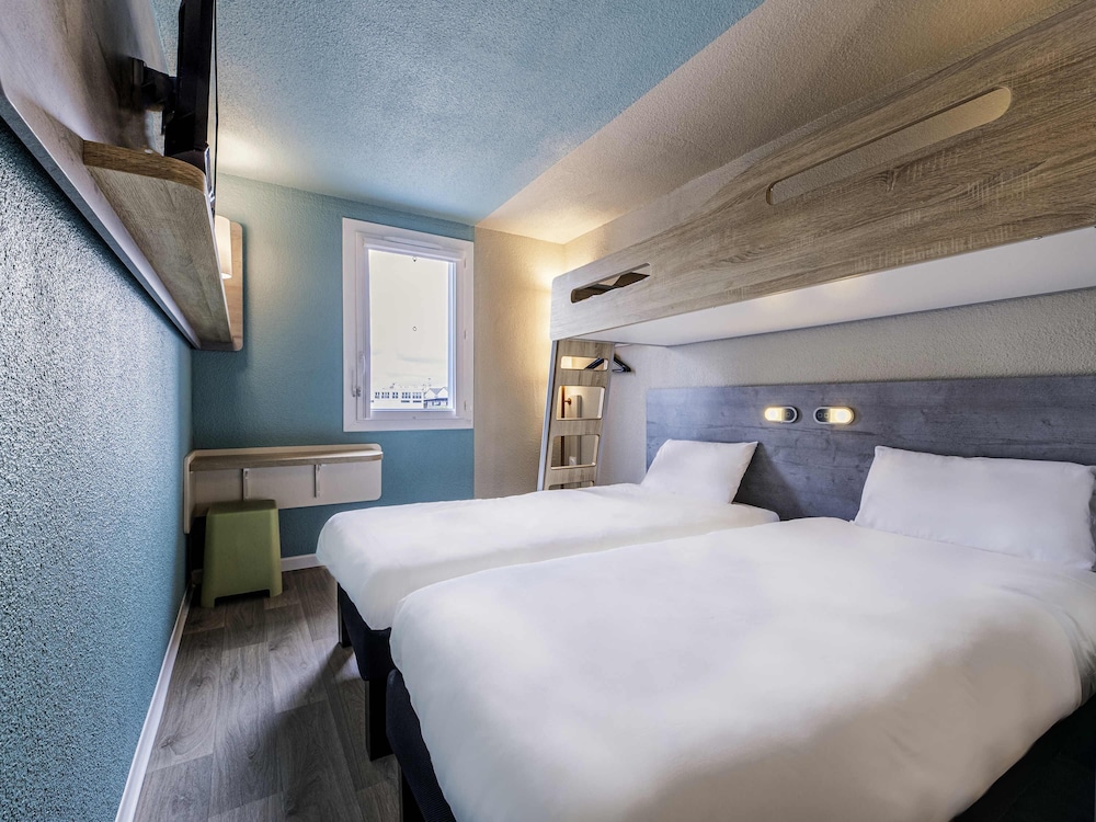 ROOM, TWIN BEDS