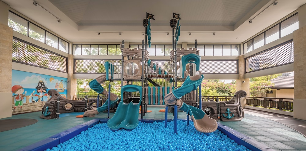 Crimson Resort and Spa Mactan 36/50