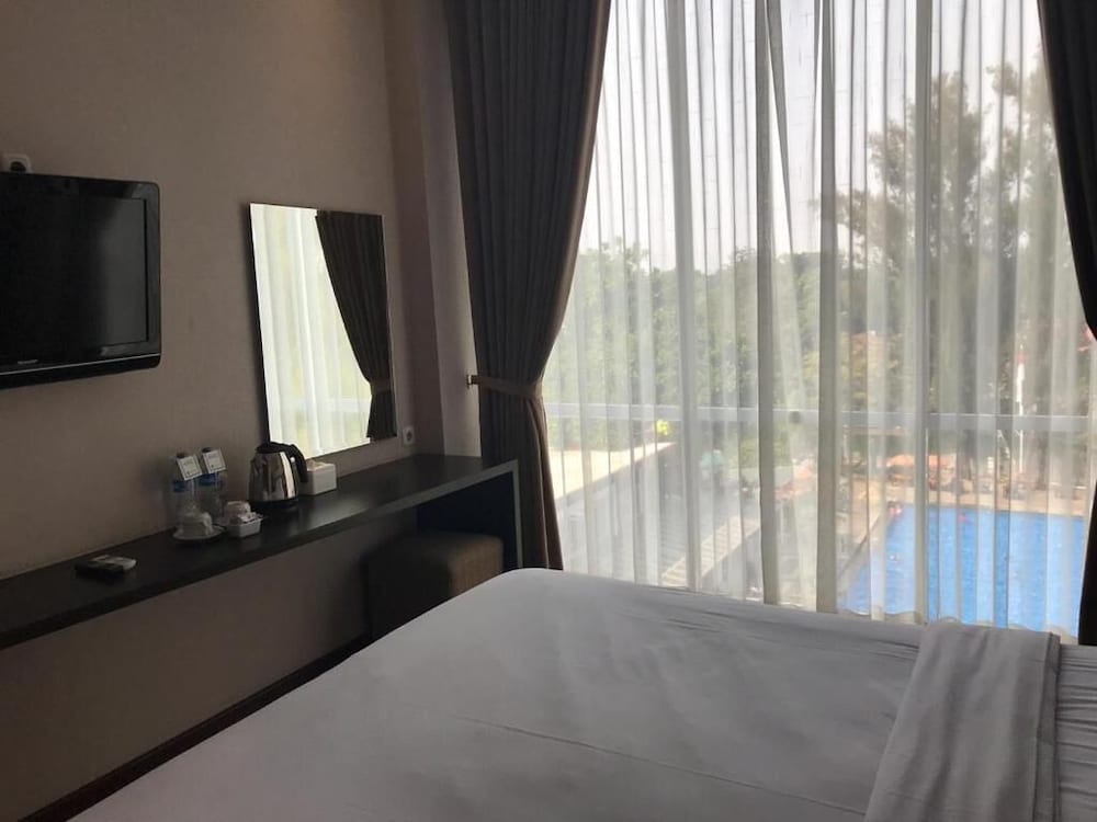 Oasis Siliwangi Sport Hotel 26/48