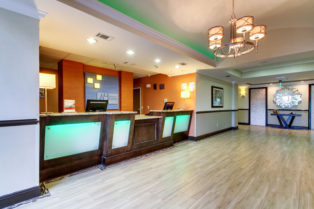 Holiday Inn Express Hotel Suites Live Oak 12/71