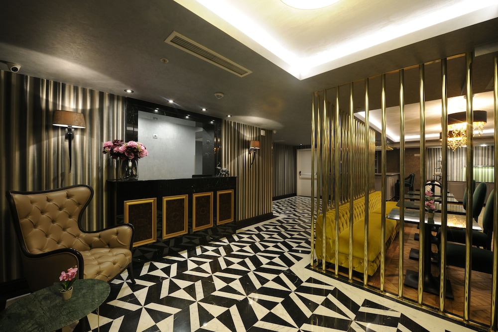 Le Petit Palace Hotel 7/50