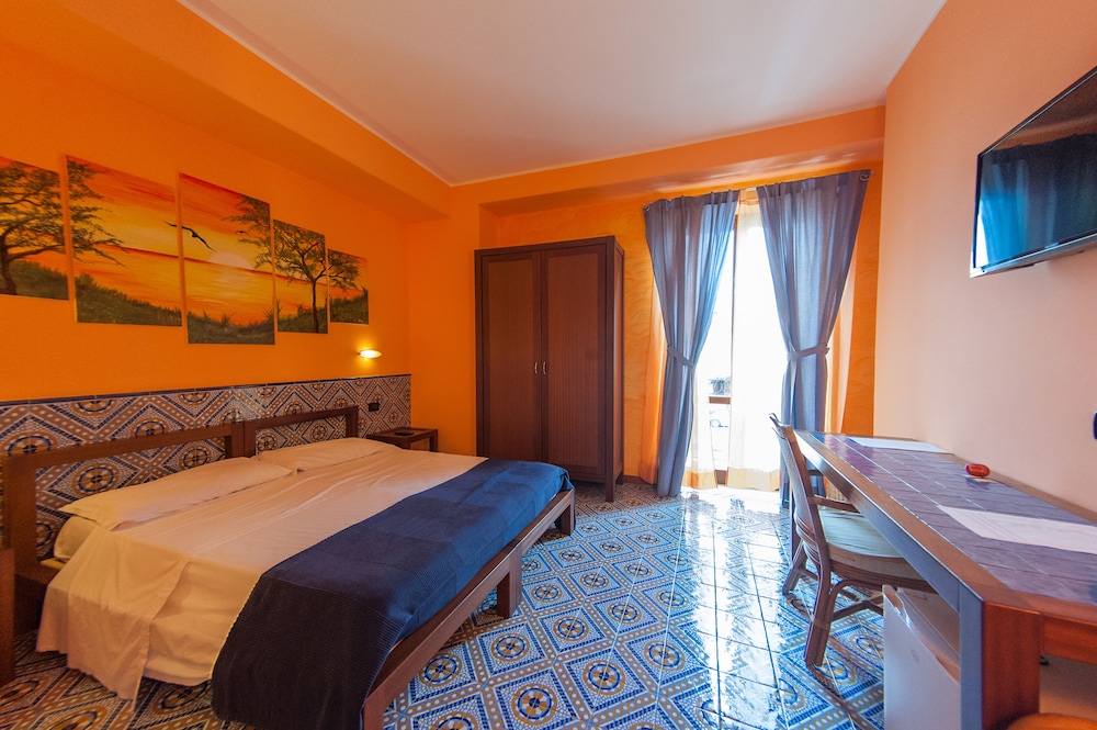 Petit Hotel 14/50