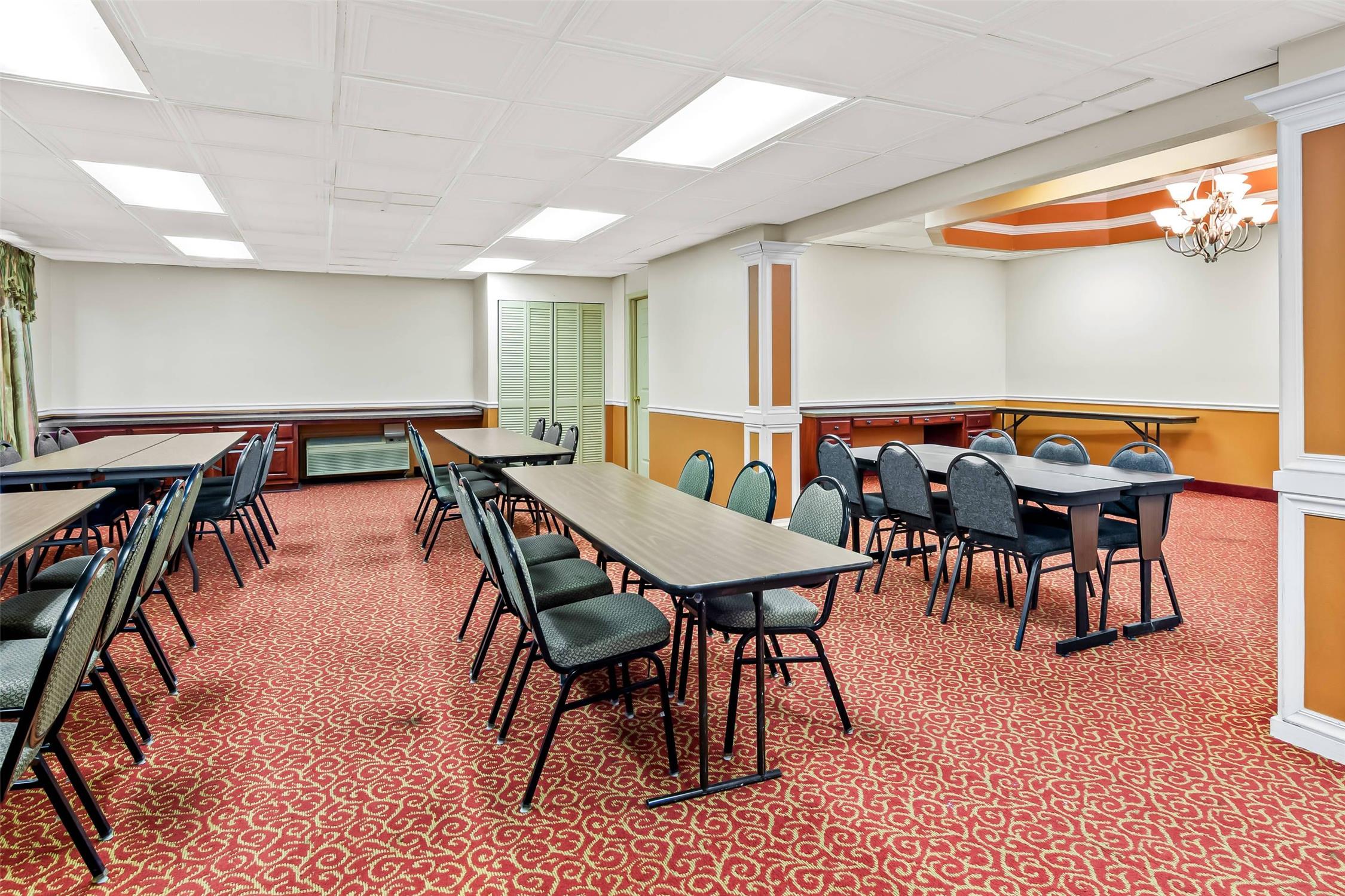 Econo Lodge Mt. Hope - Beckley North 22/28