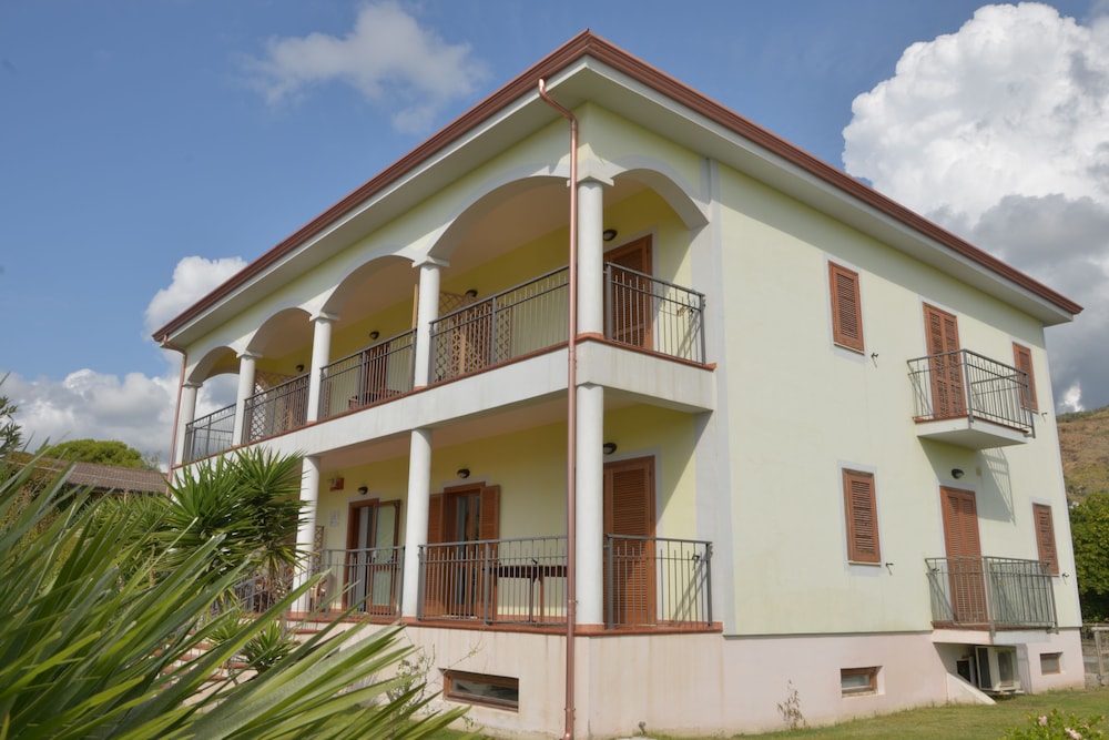 Larus Hotel 2/44