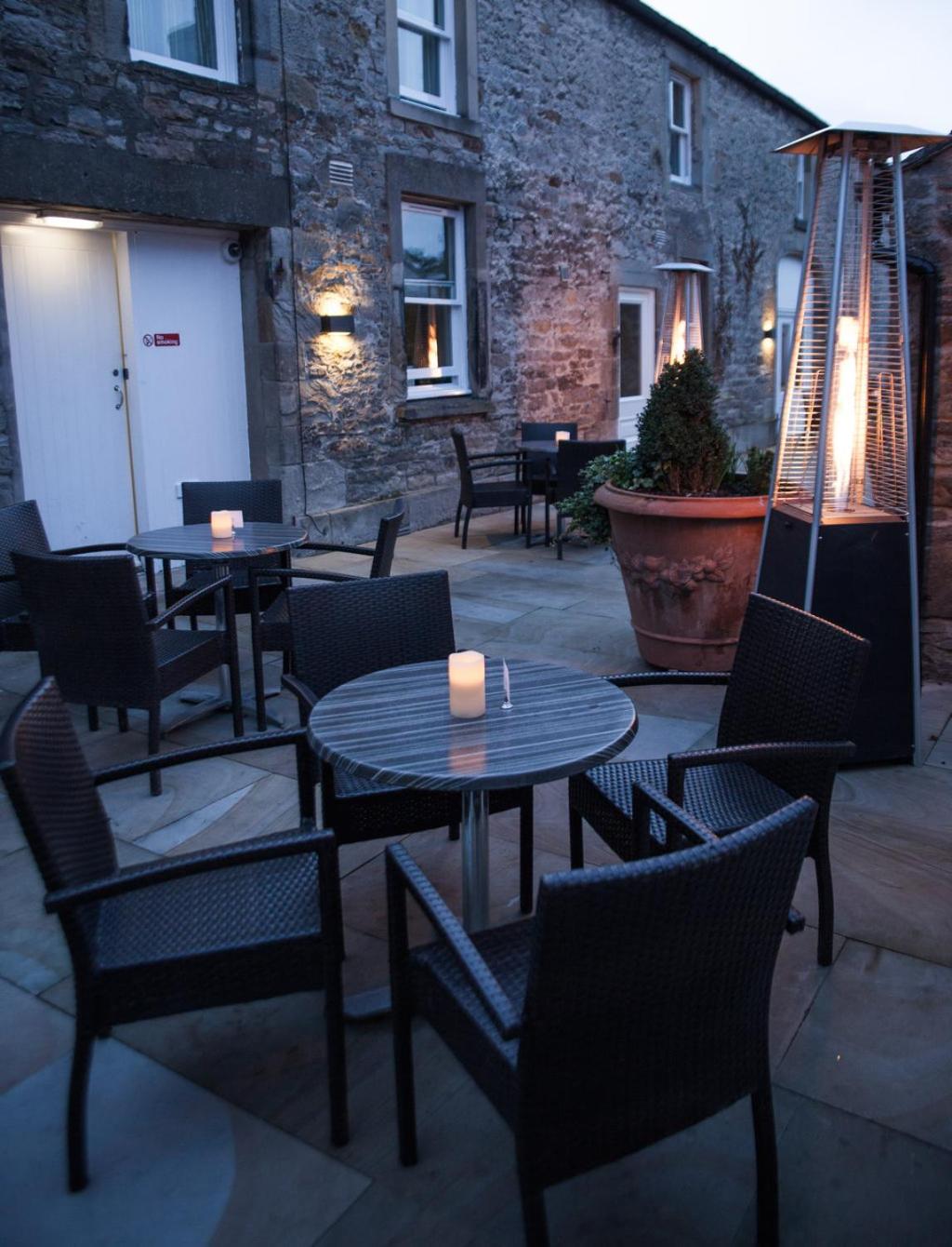 Trout Hotel 29/49