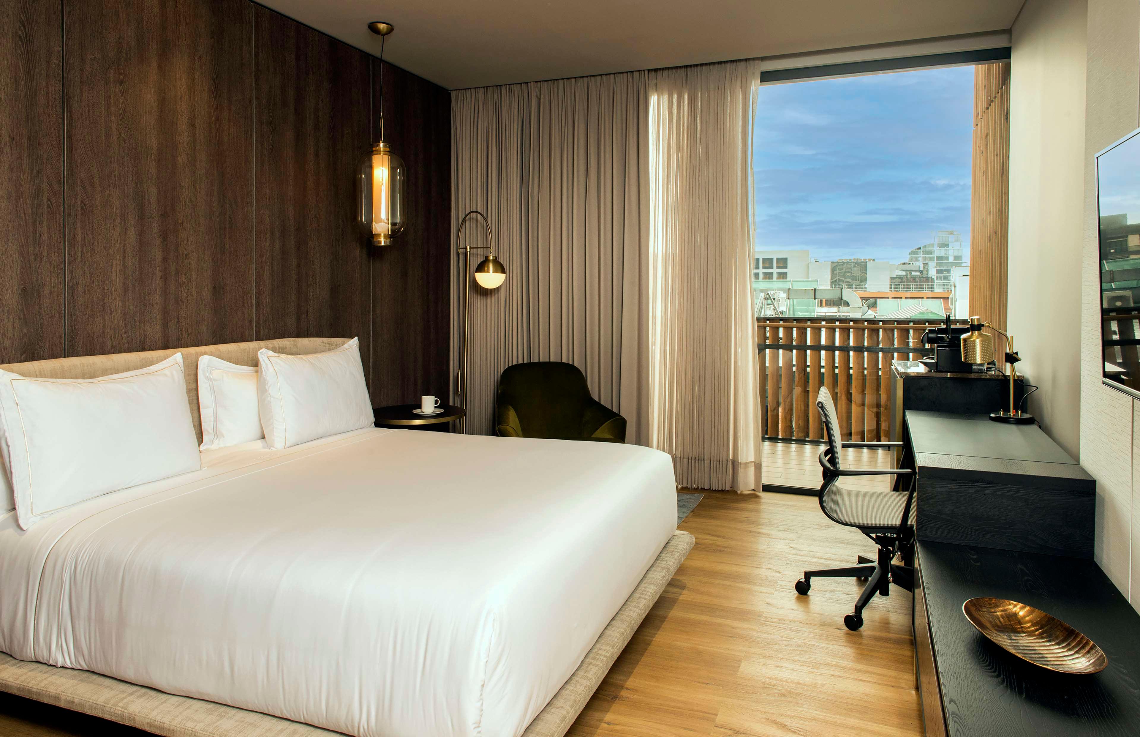 SUPERIOR, KING BED, BALCONY