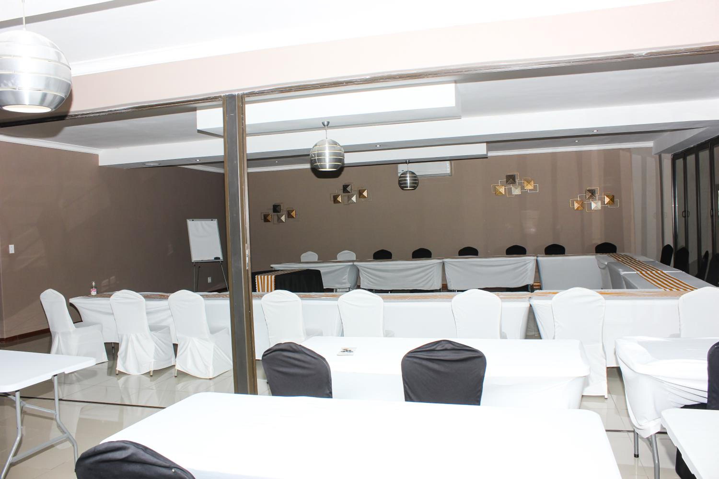 VAHLAVI LODGE 16/30