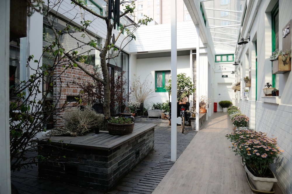 Peking Station Youth Hostel 65/72