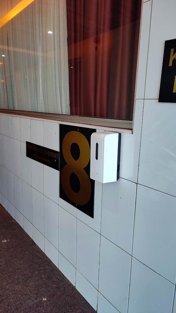 Kooki Hotel 8/50