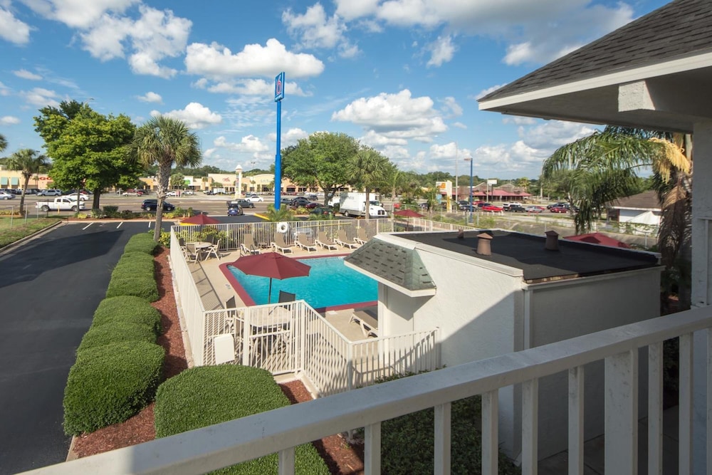 Motel6 Lakeland, FL 34/49