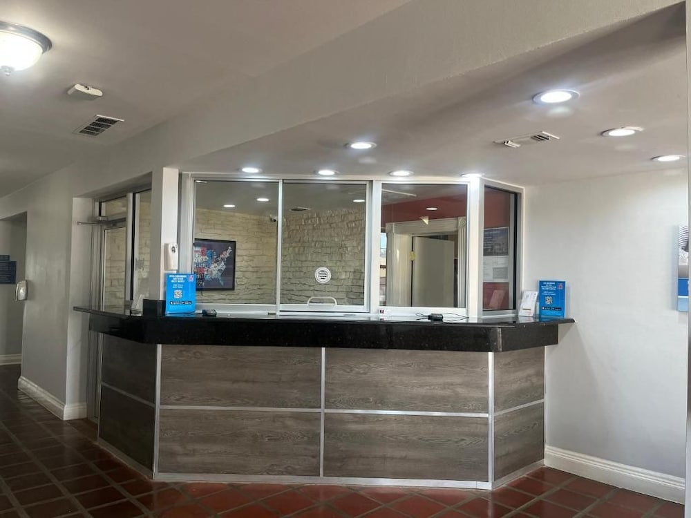 Studio6 Suites Dallas, TX - Downtown 6/27