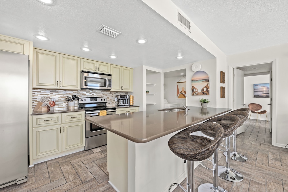 Sandpiper Beacon Beach Resort 35/50