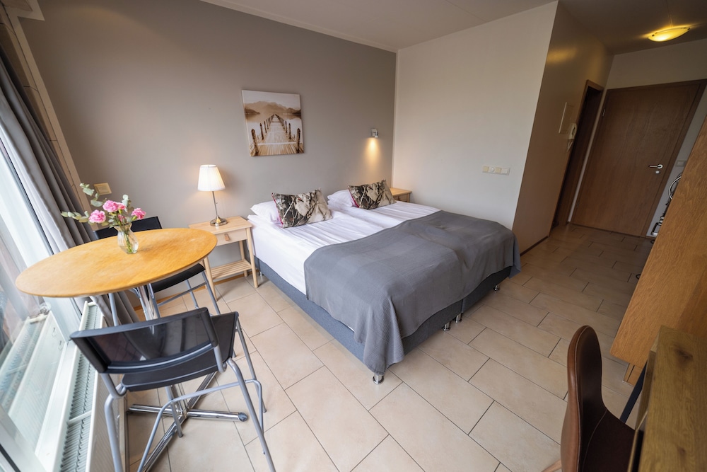 DELUXE, DOUBLE OR TWIN BED, BALCONY