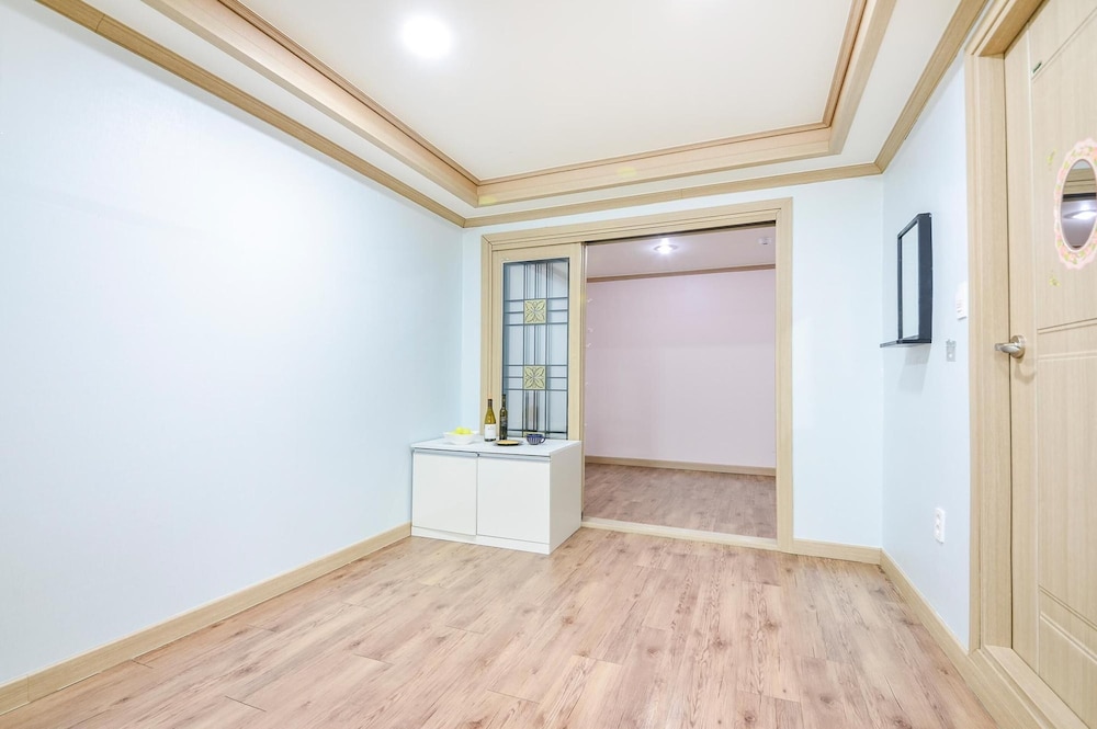 Sokcho Tteurak Pension 12/50