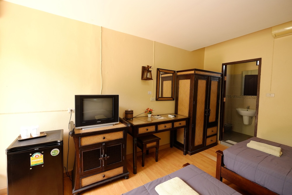 Piya Guesthouse 51/57