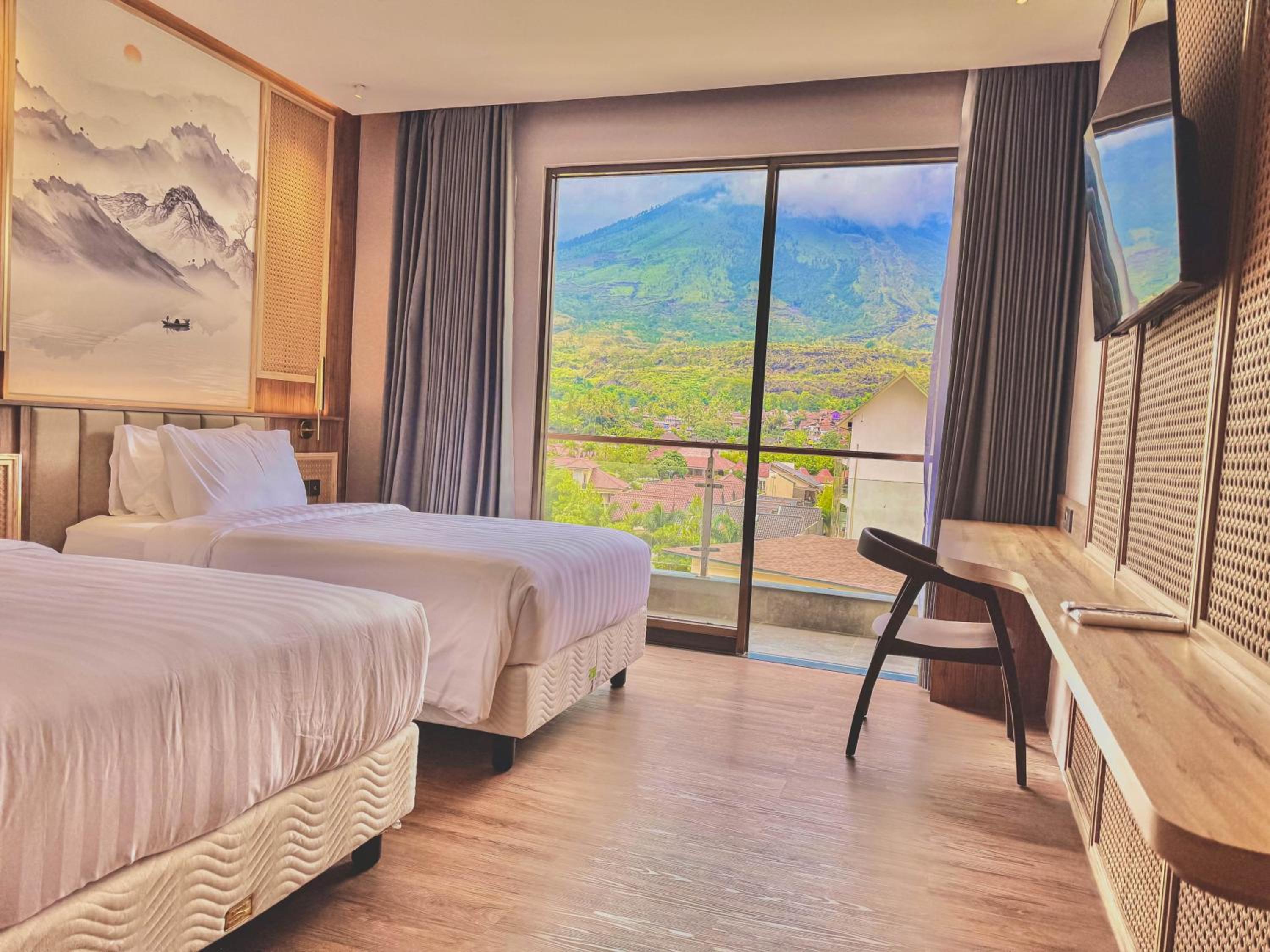 Junior Suite, Twin Beds, Mountain View, Giral Building
