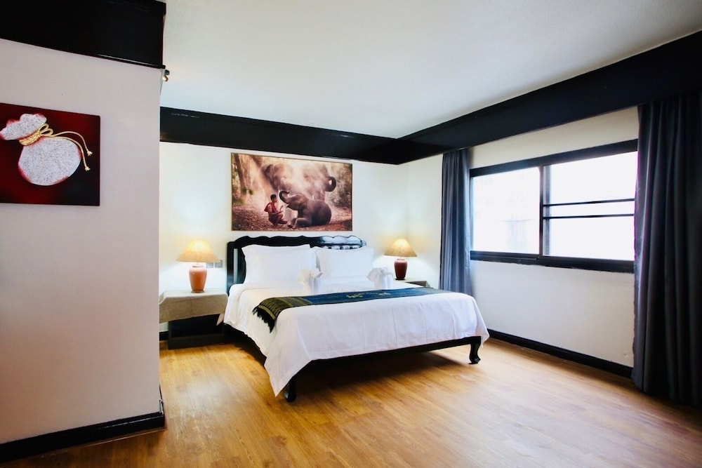 Tapae Place Hotel 11/39