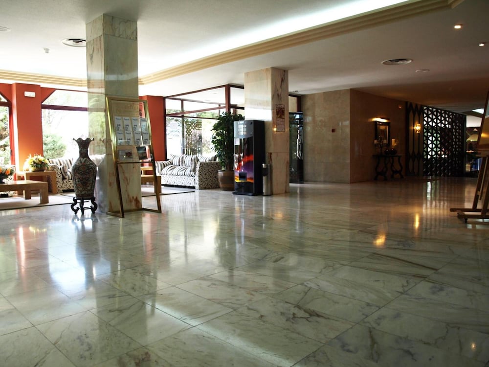 Lobby at HOSPEDIUM HOTEL EUROPA CENTRO, MAGAZ DE PISUERGA
