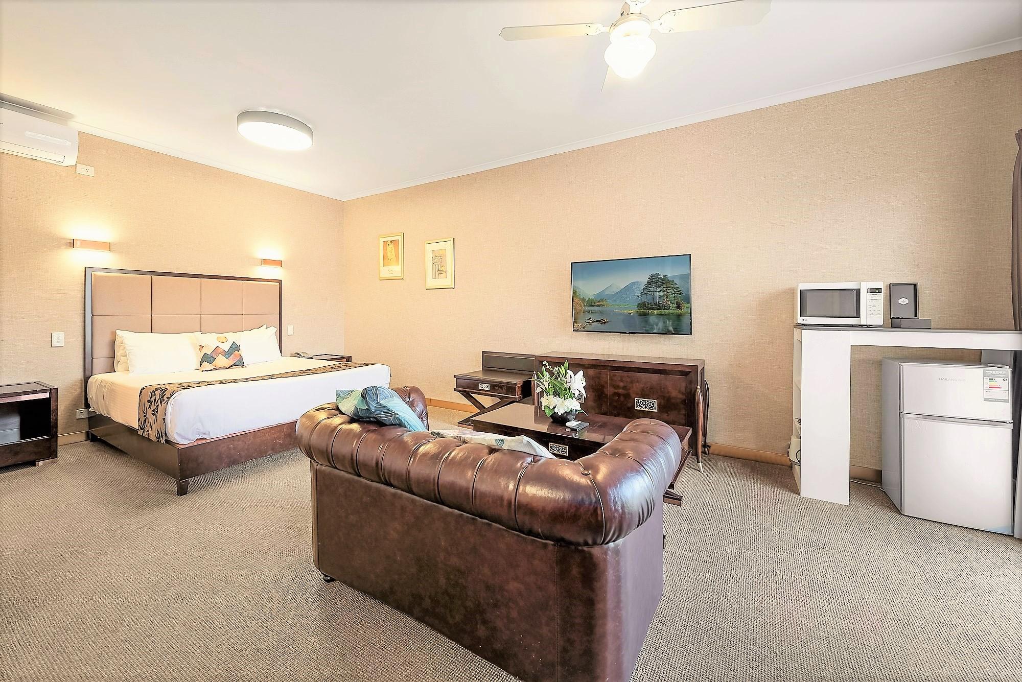 Suite, Hill View