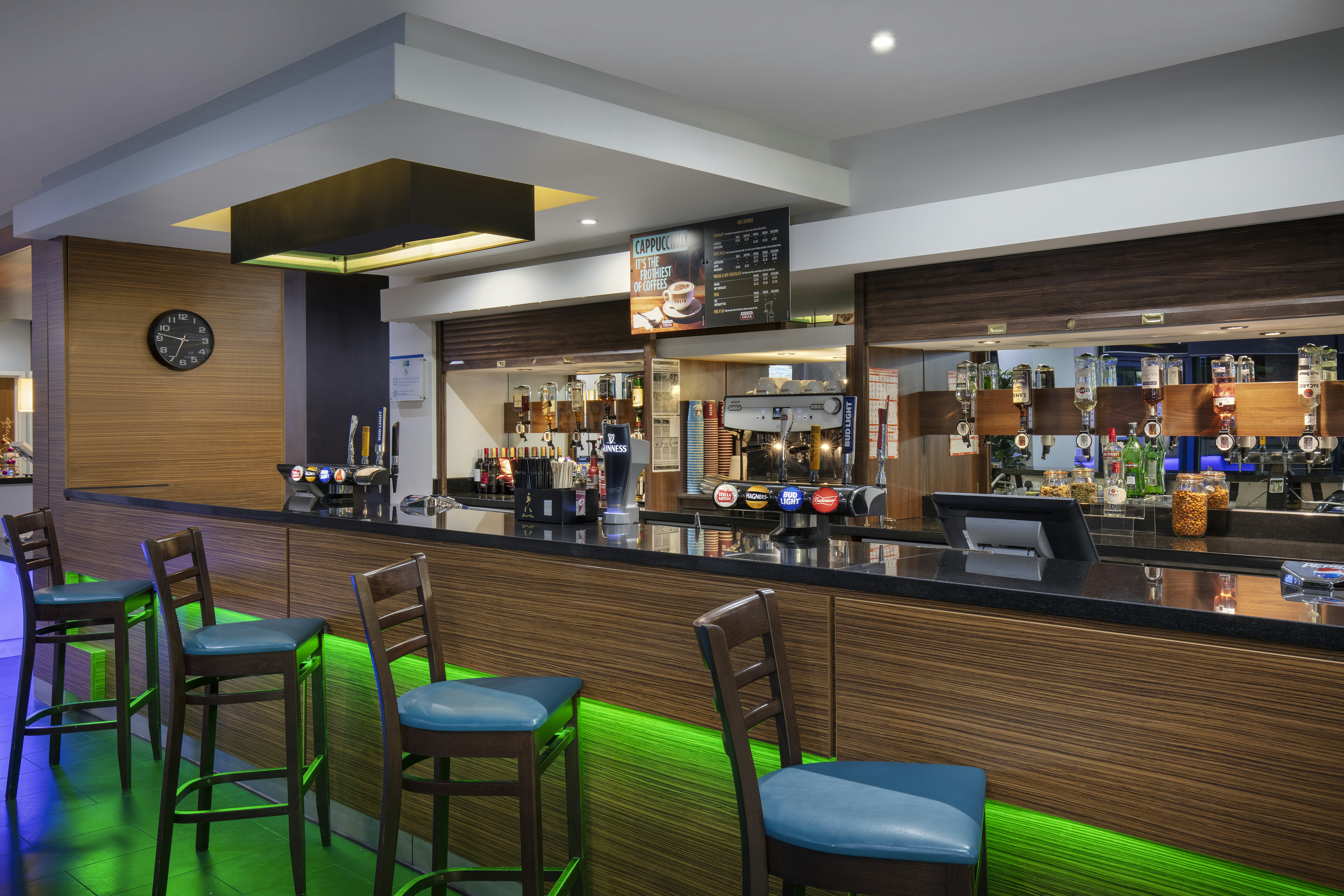 Holiday Inn Express London Heathrow T5 52/70