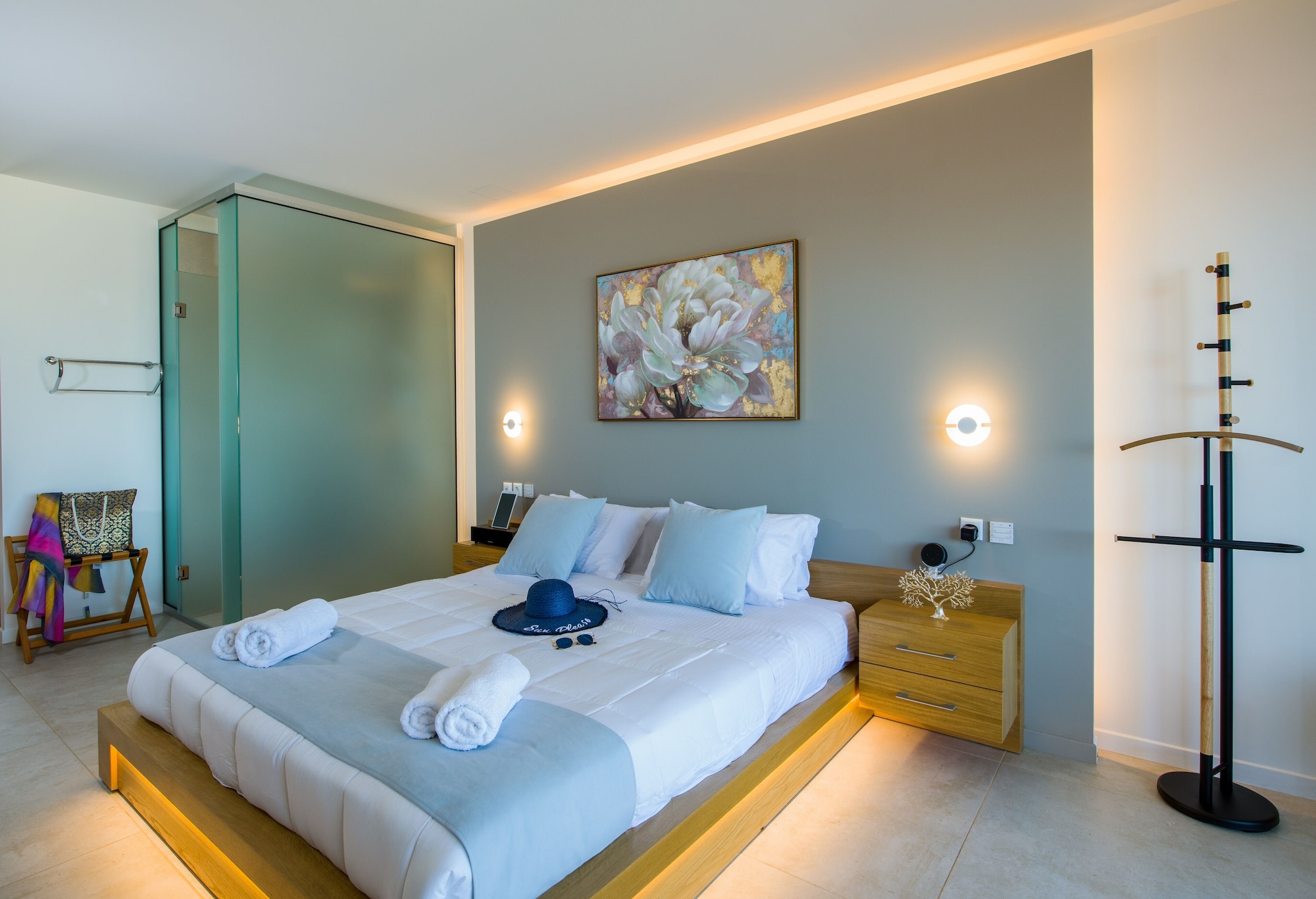 EXECUTIVE, SUITE
