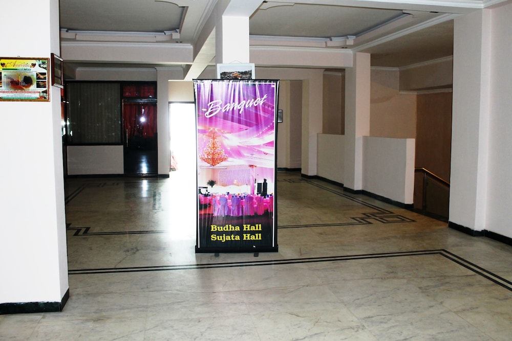 Hotel Sujata 9/64