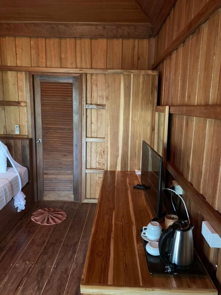 Thiw Son Beach Resort 44/70