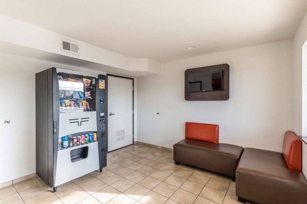 Motel6 San Antonio, TX - South IH-10 East 38/51