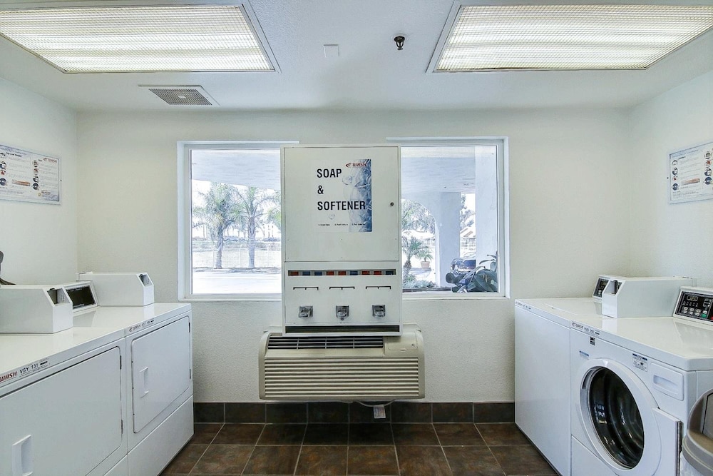 Motel6 Ventura, CA - South 40/61