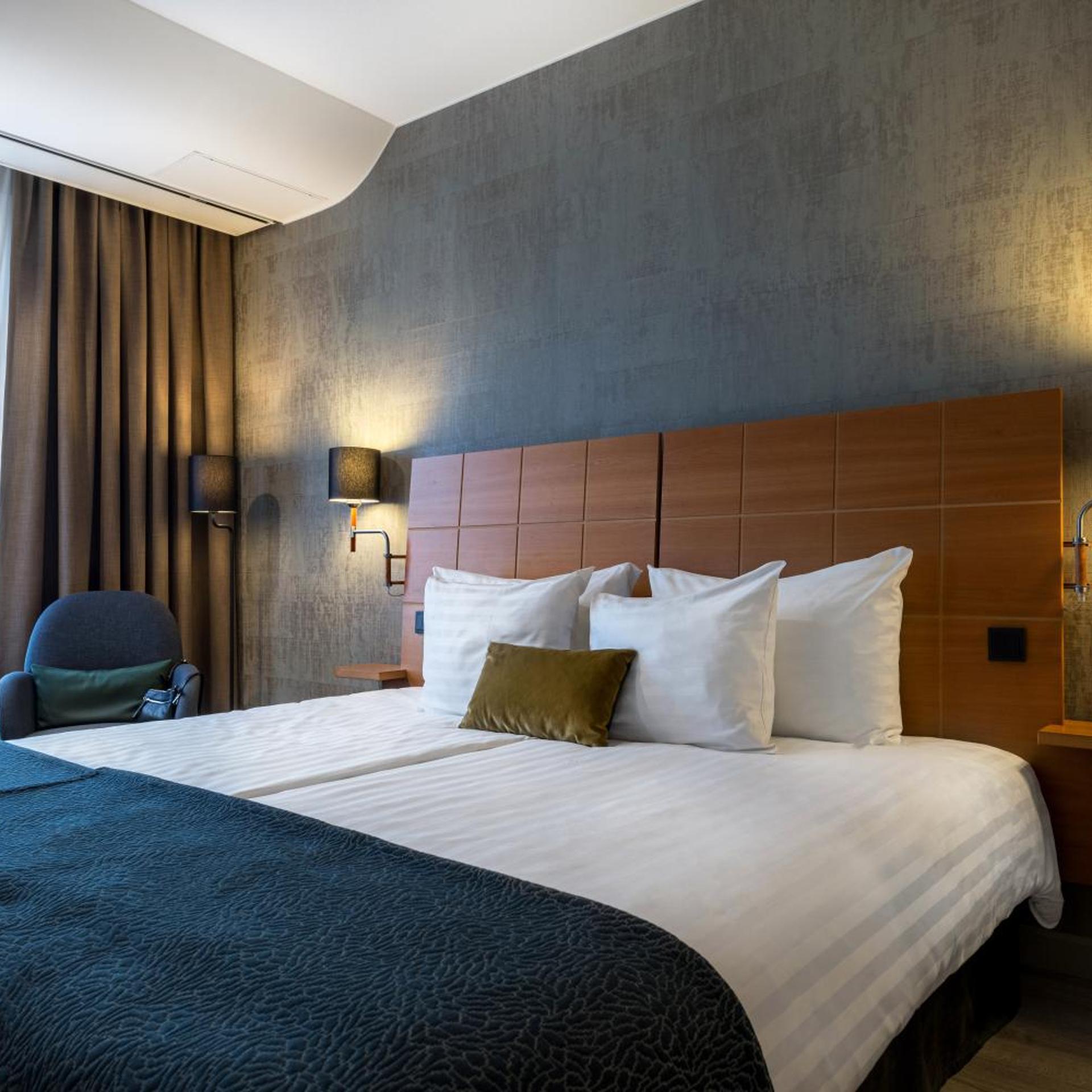 Room, Queen Bed