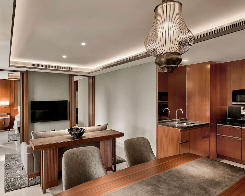 GRAND HYATT JAKARTA 65/77