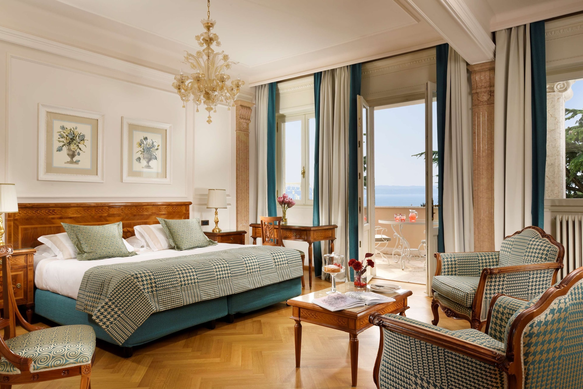 EXCLUSIVE, LAKE VIEW, TERRACE