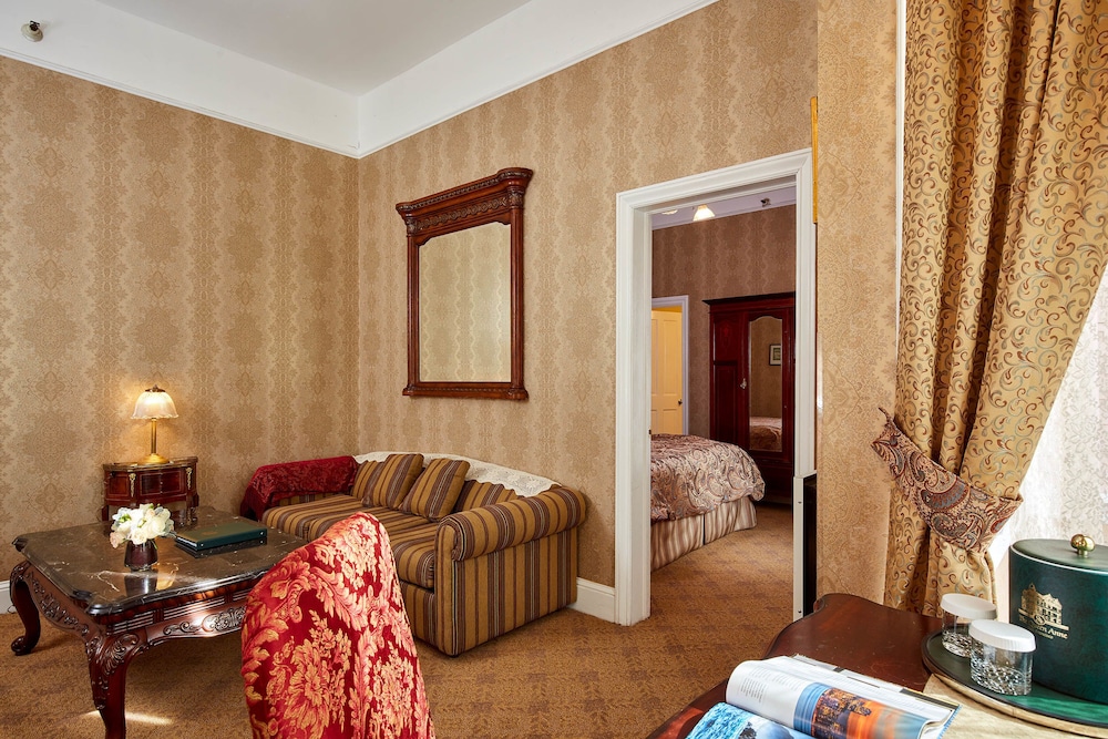 Queen Anne Hotel 52/69
