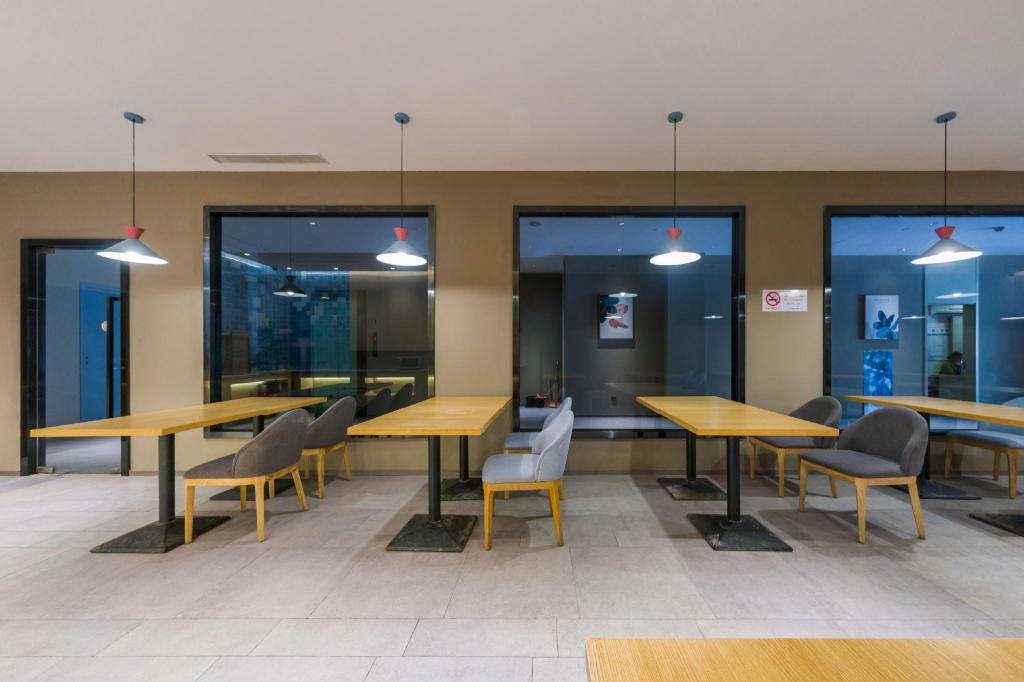 Home Inn Neo (Shanghai Songjiang Songwei North Road Branch) 45/54