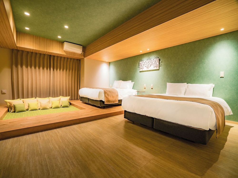 FAMILY SUITE, DELUXE